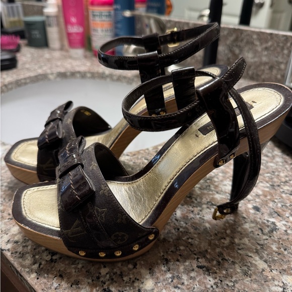 VINTAGE LV HEELS - Picture 2 of 5